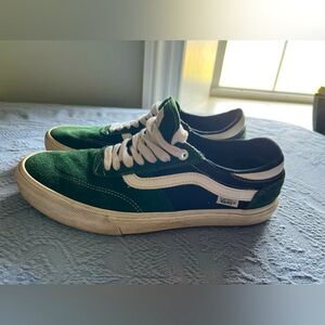 Men’s Sz 8.5 Vans skateboard shoes green
